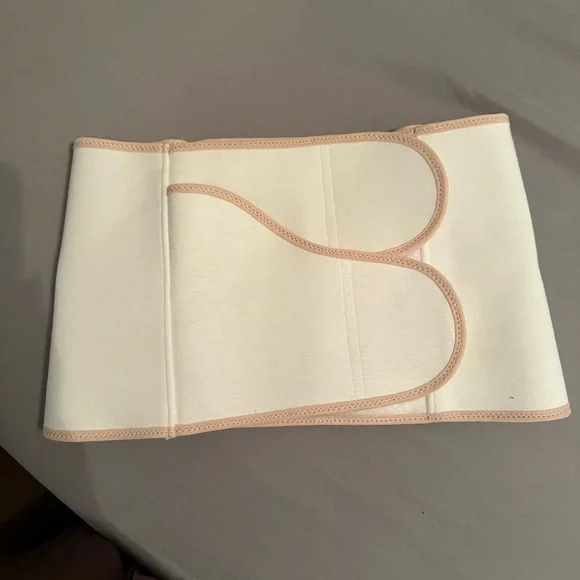 Shortie Postpartum Belly Wrap - Picture 4 of 5